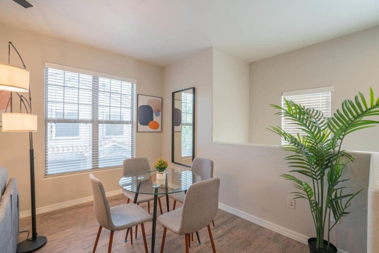 Apartament Posh 2Bd - Midtown - Gym, Pool, W-D, Parking - Sleeps 8 Phoenix Zewnętrze zdjęcie